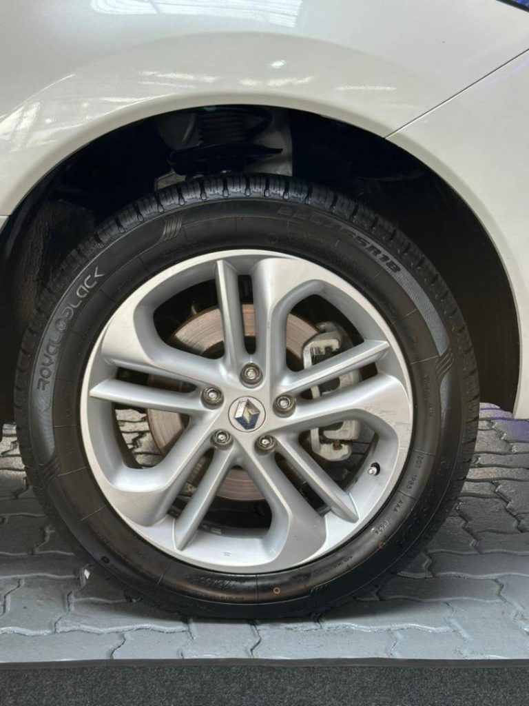 2012 Renault 2.5 Dynamique