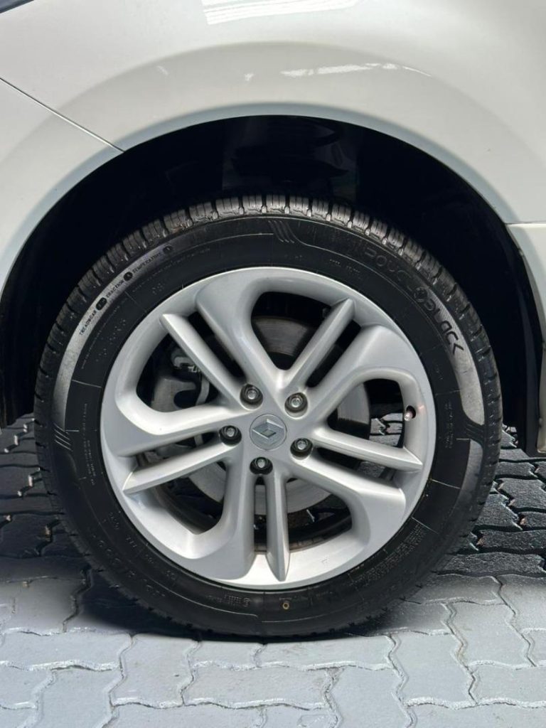 2012 Renault 2.5 Dynamique