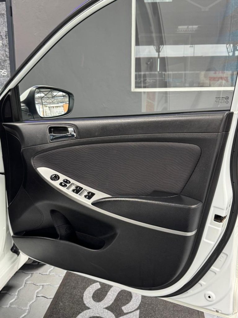 2013 Hyundai Sedan 1.6 Fluid