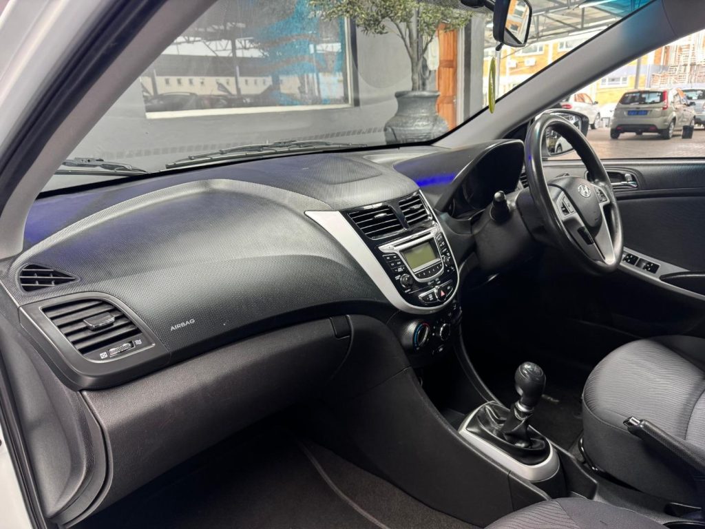 2013 Hyundai Sedan 1.6 Fluid