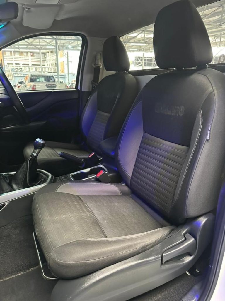 2022 Nissan 2.5DDTi SE 4x4