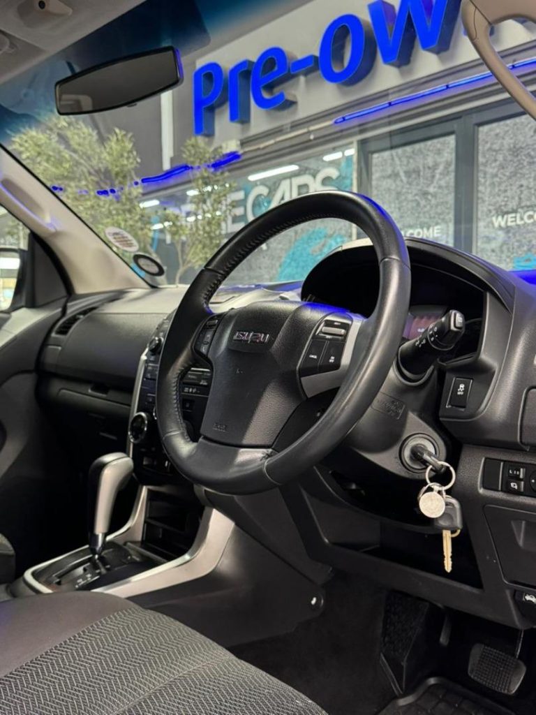 2015 Isuzu 300D-Teq Extended Cab LX Auto