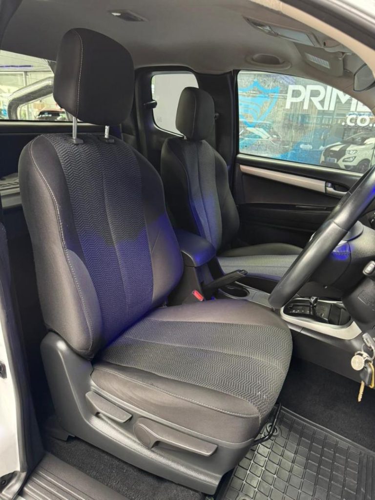 2015 Isuzu 300D-Teq Extended Cab LX Auto