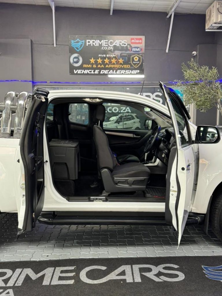 2015 Isuzu 300D-Teq Extended Cab LX Auto