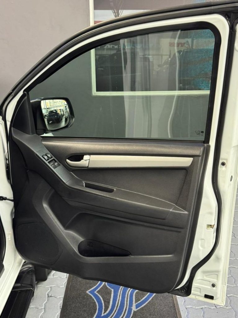 2015 Isuzu 300D-Teq Extended Cab LX Auto