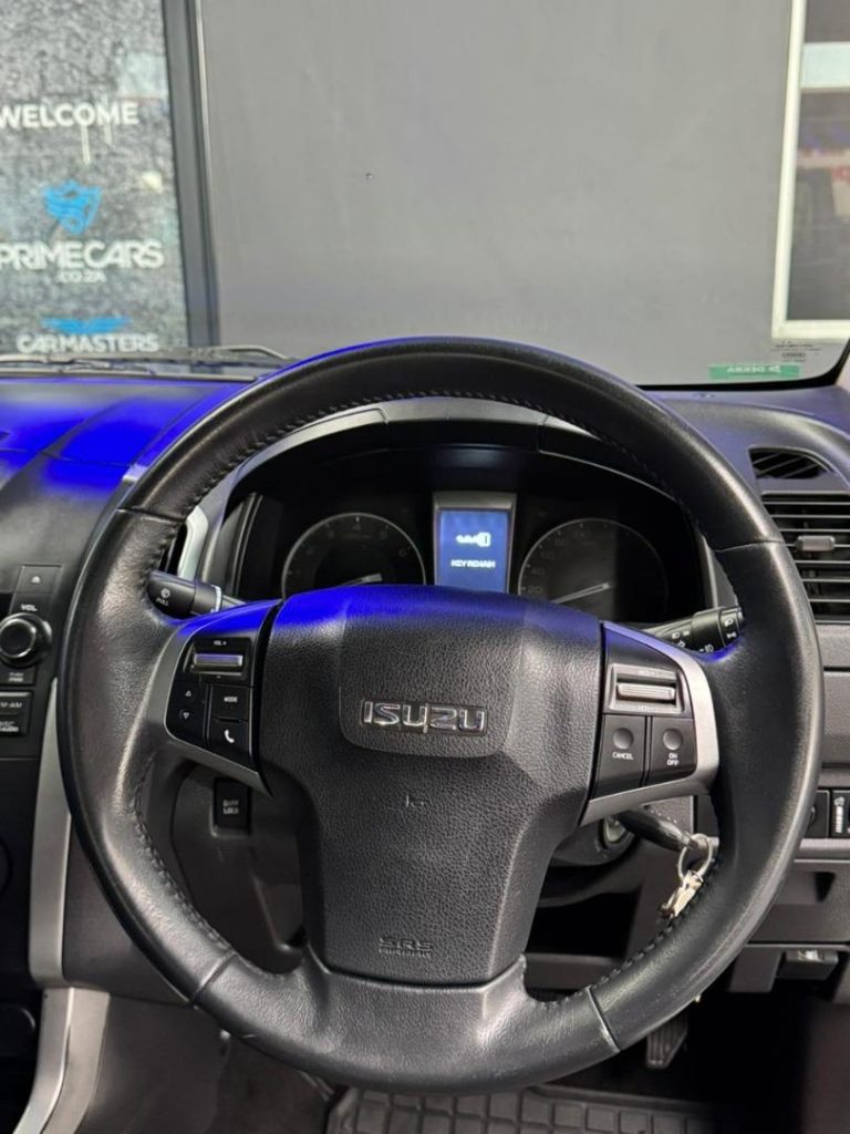2015 Isuzu 300D-Teq Extended Cab LX Auto