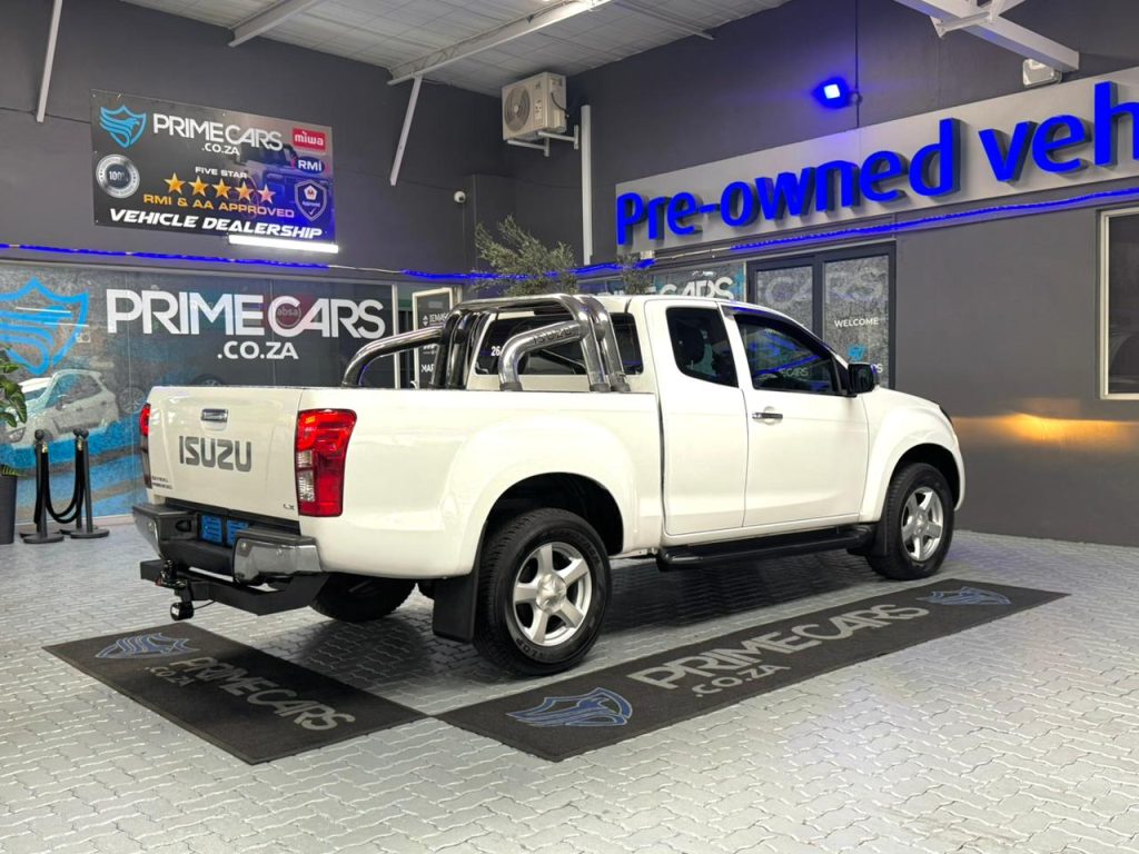 2015 Isuzu 300D-Teq Extended Cab LX Auto