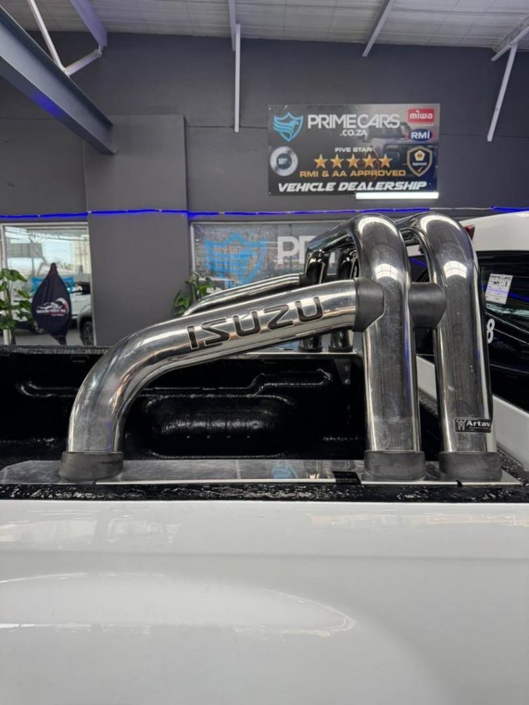 2015 Isuzu 300D-Teq Extended Cab LX Auto