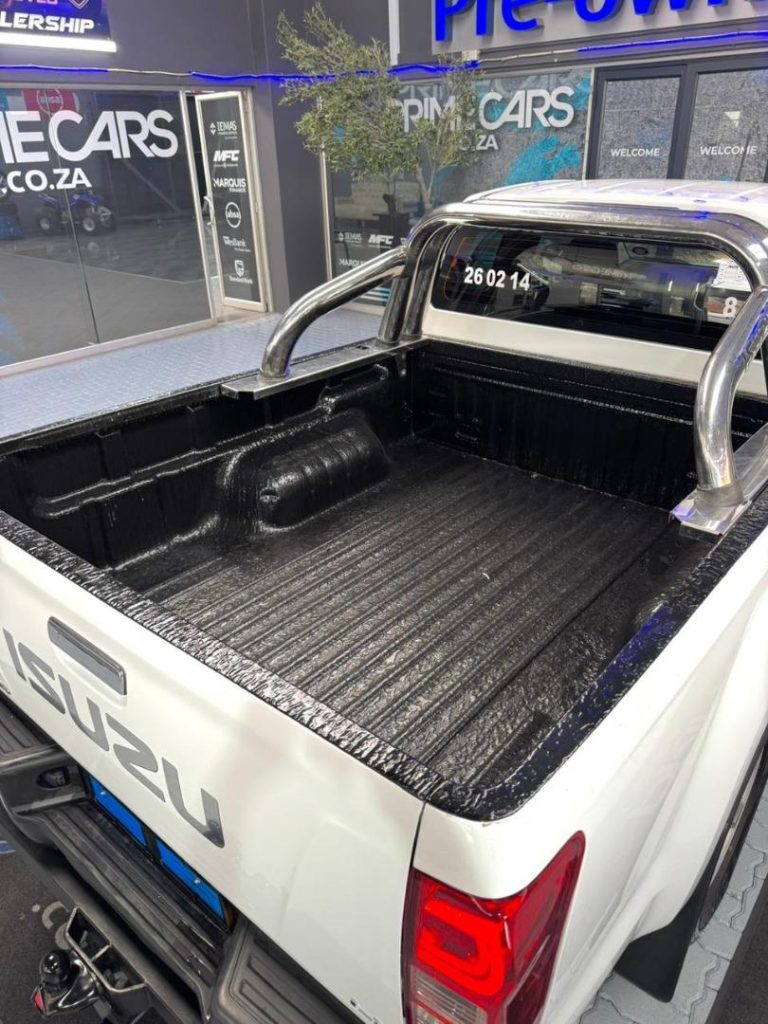 2015 Isuzu 300D-Teq Extended Cab LX Auto