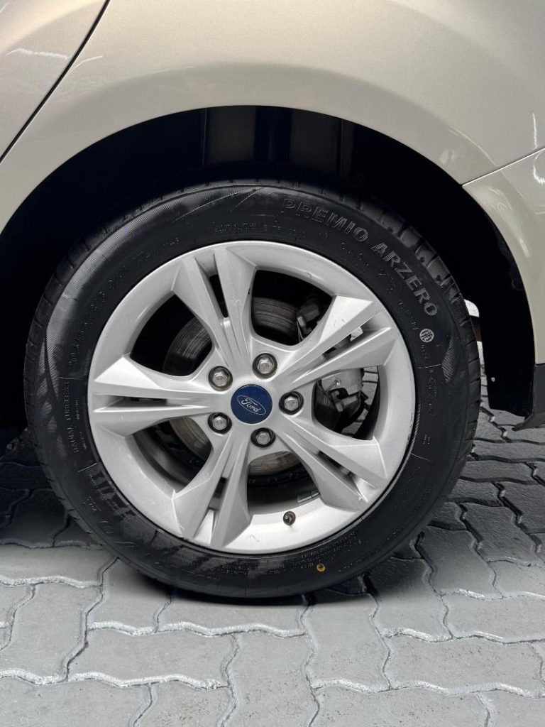 2015 Ford Sedan 1.0T Ambiente