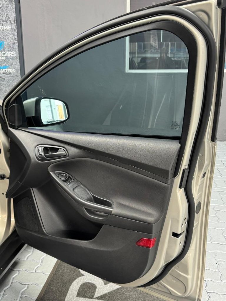 2015 Ford Sedan 1.0T Ambiente