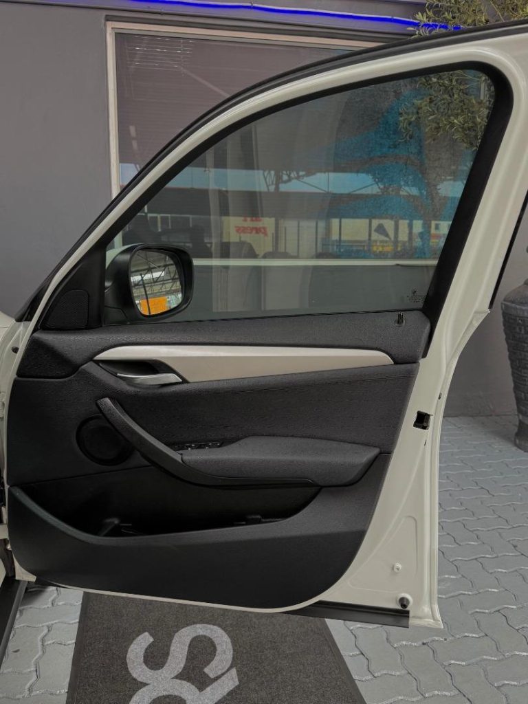 2012 BMW sDrive20i Auto