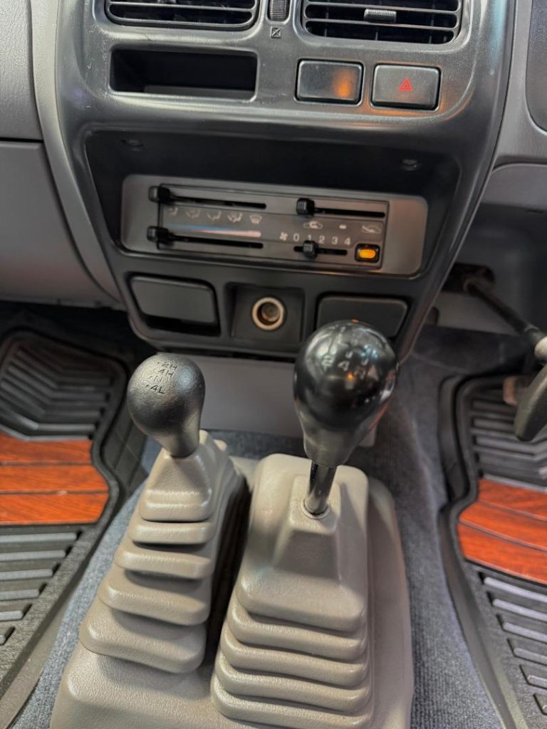 2014 Nissan 2.4 4x4 Mid