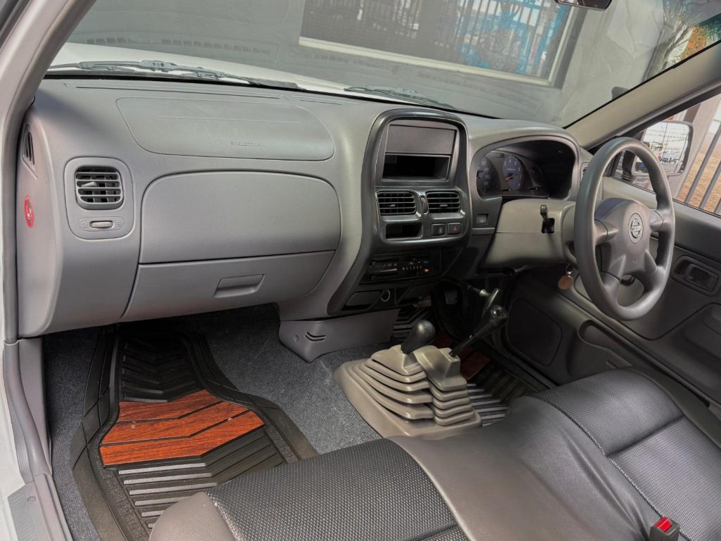 2014 Nissan 2.4 4x4 Mid